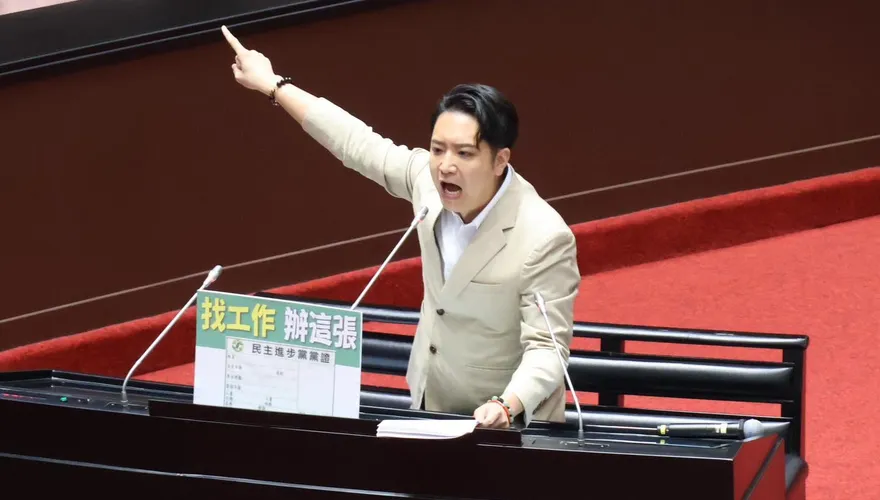 羅廷瑋踢爆有2綠委關說食藥署人事　邱泰源回答卻連話都說不清楚