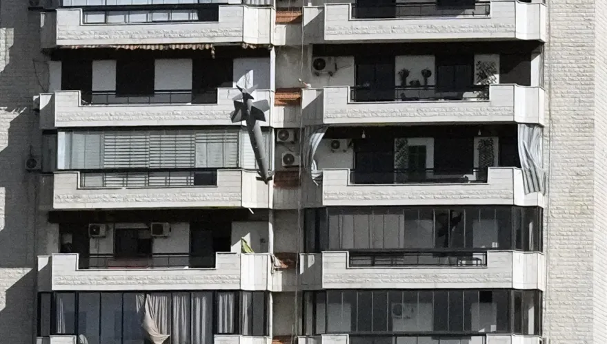 以色列狂轟貝魯特！攝影記者涉險蹲點　飛彈摧毁建築物震撼瞬間曝光