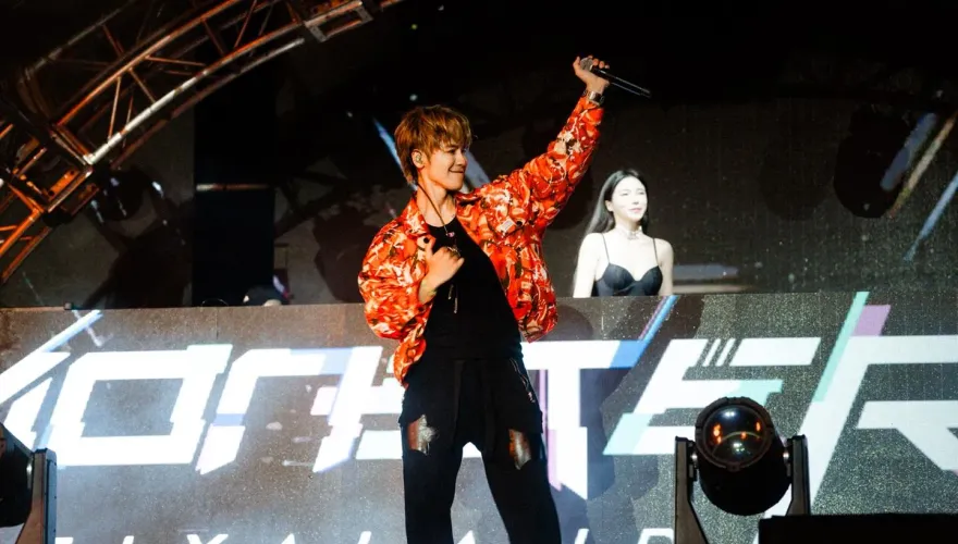把未婚妻大元放一邊　鼓鼓與火辣女DJ合體！
