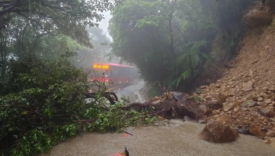 別上山！潭美颱風環流豪大雨　陽金公路「邊坡坍方」又斷了