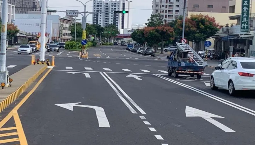 綠燈直行也違規？　誤入左轉道專用道最高罰1800元