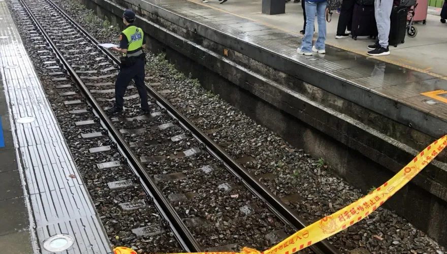 內壢火車站落軌意外！ 1男遭自強號猛撞　身首分離慘死