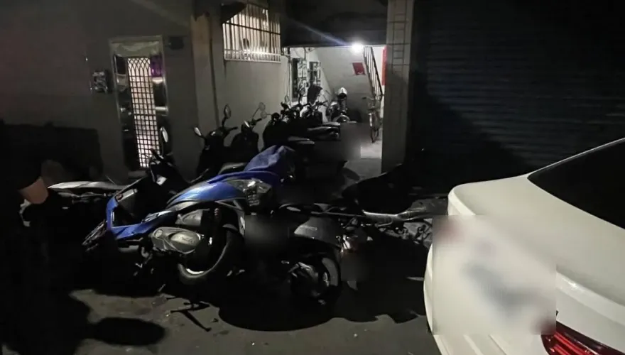 影/竊BMW撞毀12車逃逸！通緝犯車內藏槍毒　警追緝2天逮人