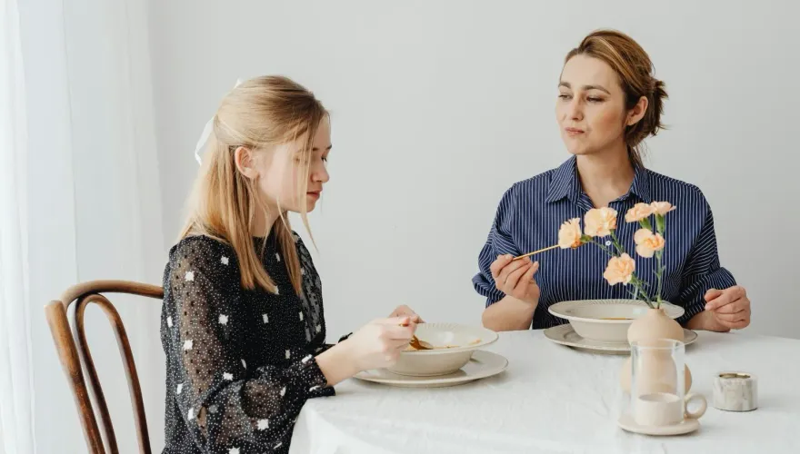 女性必吃清單！「5類食物」護心防癌又抗老化　黑巧克力、莓果都被點名