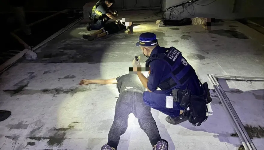 影/北市中山區越式卡拉OK飄毒臭　7男3女竄逃遭逮搜出巨量毒品