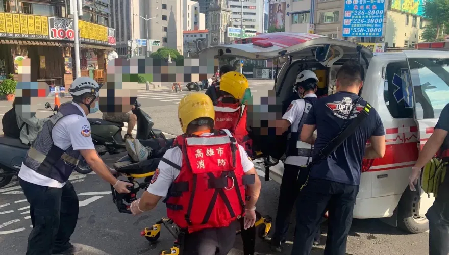 高雄愛河驚傳男子落水！救起命危　搶救後恢復心跳