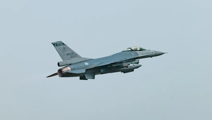 國軍春節加強戰備　直擊空軍第4聯隊F-16V緊急起飛