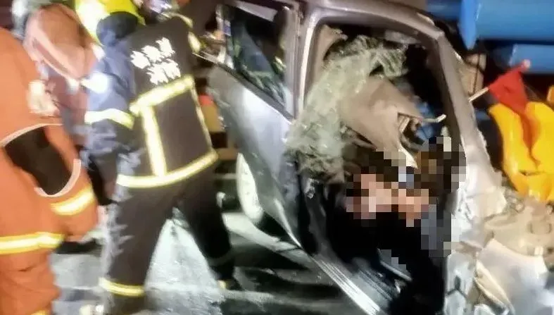 影/救不回來！國3香山段6車嚴重追撞慘變死亡車禍　2死1命危