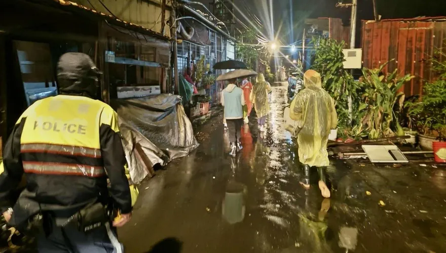 康芮颱風觸陸風雨越晚越大　新北新店危險區域預防性撤離457人