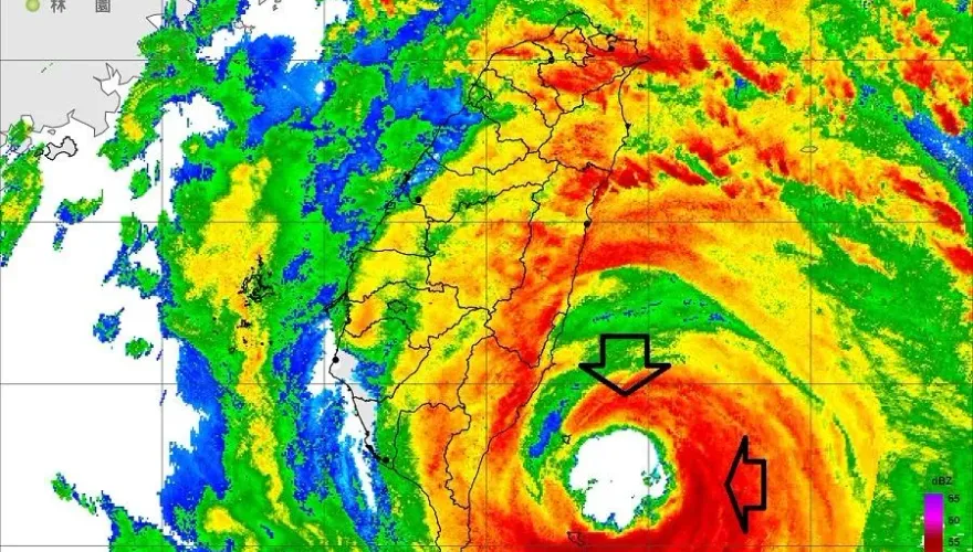 康芮颱風「近岸增強」 　鄭明典示警：眼牆雲系增強起來了