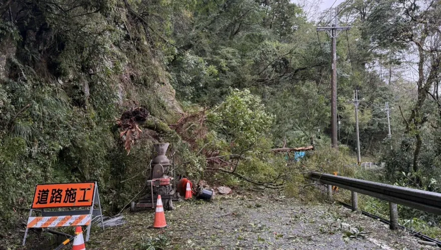 道路中斷難搶修！台電人員徒步拚復電　台中梨山3673戶仍停電