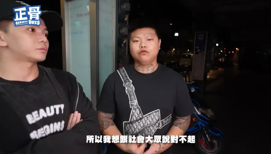 影/新北刺青猴颱風夜踹倒機車！　現身反骨YT道歉認：做得有點過火
