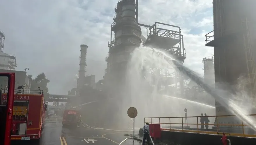 恐怖！桃園中油煉油廠大火　29人10車緊急灑水灌救