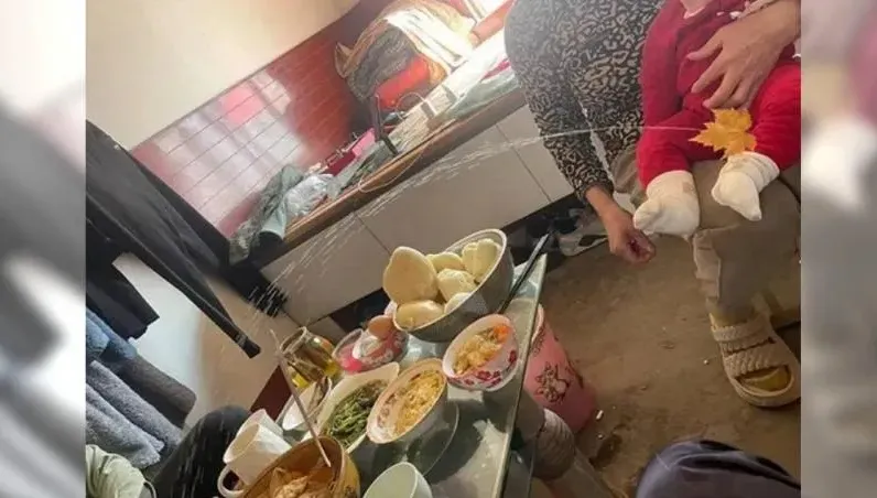 嫩嬰突幫一桌菜加料「童子尿」　全家人繼續吃...網看傻