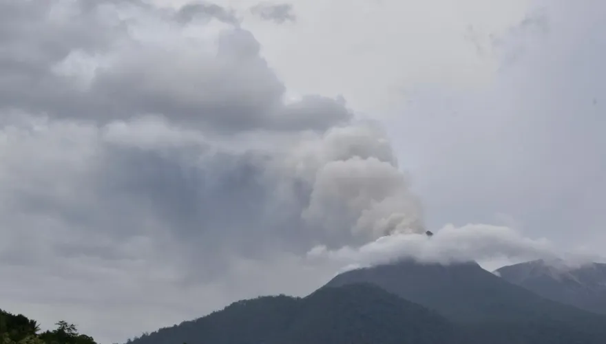 影/已致9死！印尼東部火山深夜噴發　7村莊受災如陷「末日」