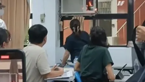 影/銘傳大學台北校區「冷氣突自燃」竄火球　學生期中考一半急逃生