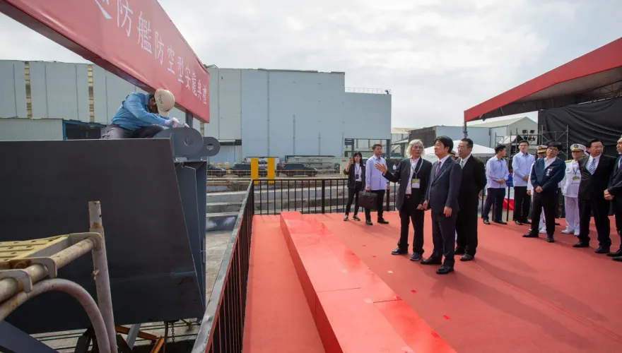 海軍新一代二級作戰艦　防空型輕巡防艦原型艦安放龍骨