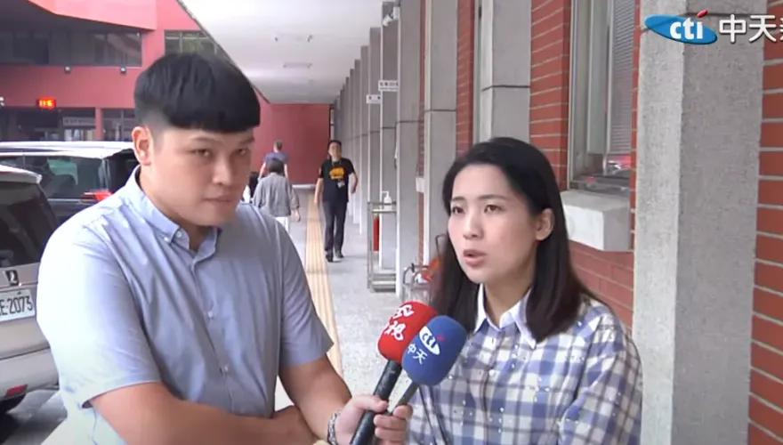 吳秉叡暴走拆麥「瘋起來連自己人都打」　徐巧芯：認真建議他要就醫