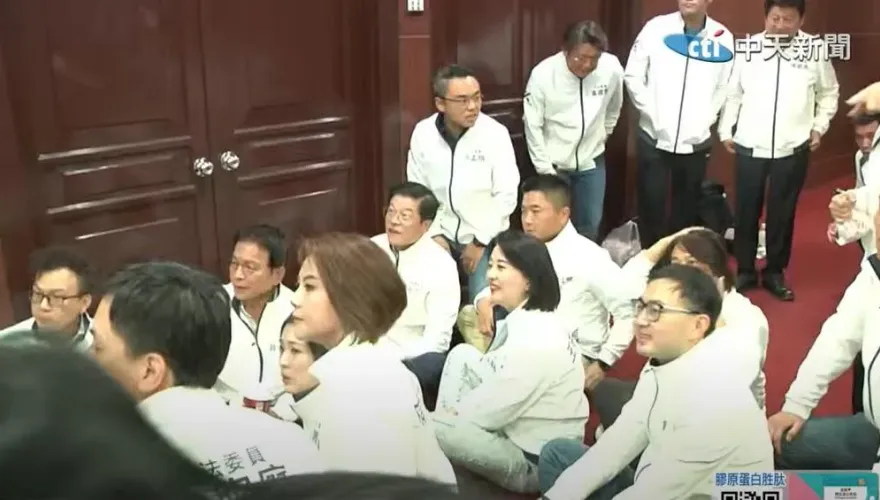 再戰財劃法！藍委拂曉集結備戰　召委陳玉珍列「重點保護對象」向綠喊話