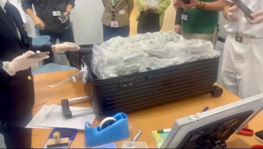 影/這箱2千萬！夾藏18公斤大麻入境　2泰男怕被抓丟包桃機新北遭逮