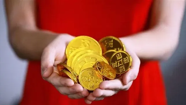 立冬來了！命理師：穿「米白、卡其、橘色」佩戴珠寶添財運