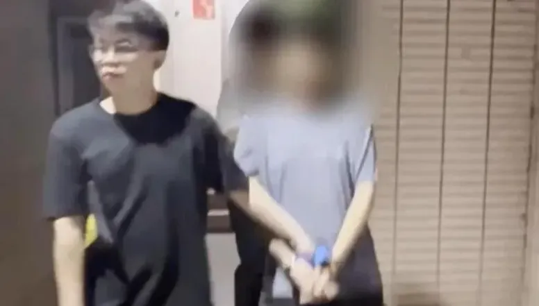 又見「喪屍菸彈」！汐止警跨區八里破網售毒品　住家搜出50包咖啡包