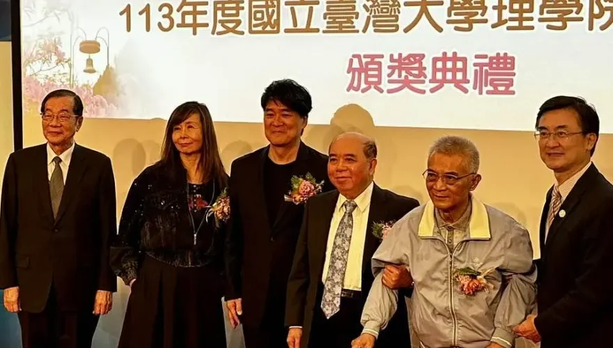 台大理學院傑出院友頒獎　「國民歌王」周華健、作家平路親自出席