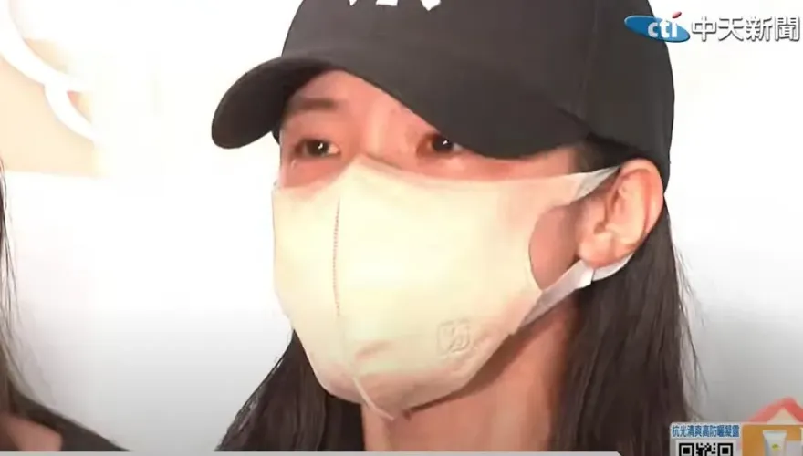 影/疑遭狗仔跟拍氣炸報案　李多慧現身婦幼隊一度落淚：非常害怕