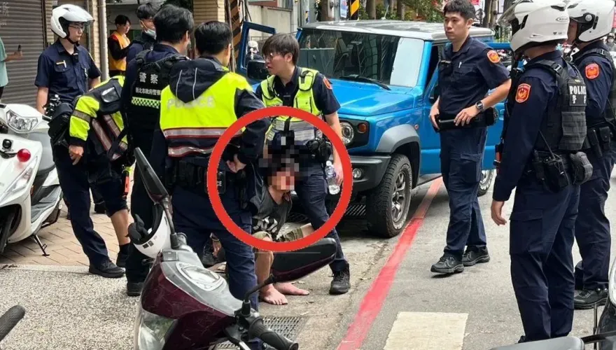 影/新北又有員警值勤遇險！男吸「喪屍菸彈」高速狂叭逼警車、硬鑽前方險撞