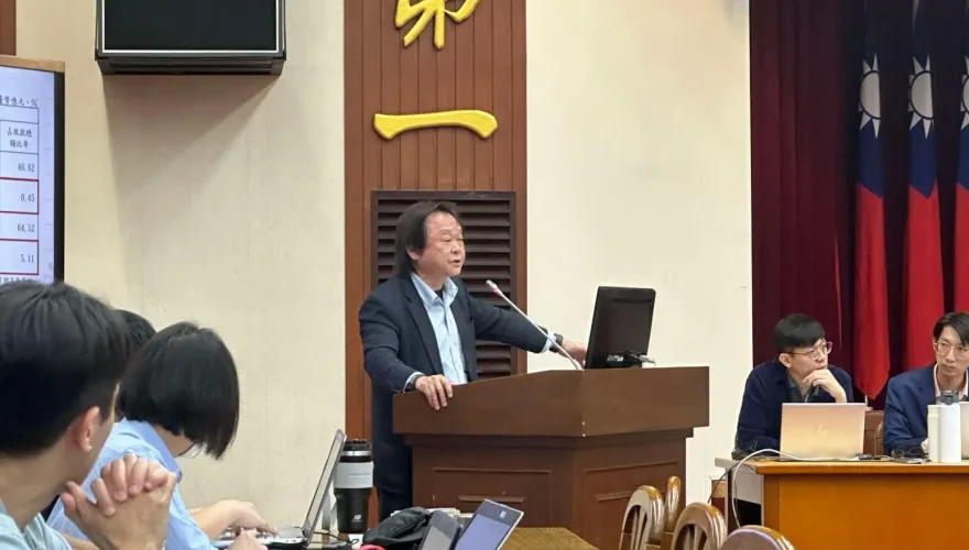 柯文哲羈押期間突換造型　王世堅：剃光頭就是一種懺悔