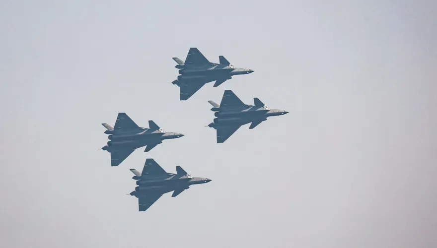 美媒：陸殲-20戰機具備「對海精準打擊」　第一島鏈風險大增