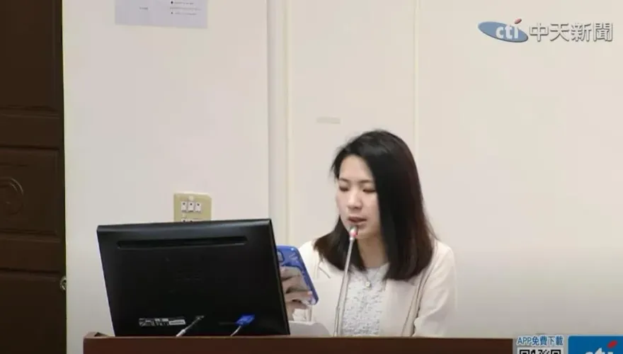 黃珊珊不挺藍版財劃法和憲法訴訟法　徐巧芯喊話：想想柯文哲、小草會失望