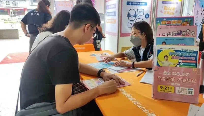 釋出1900個職缺！台中市府舉辦徵才博覽會　貨車宅配司機薪資上看8.5萬