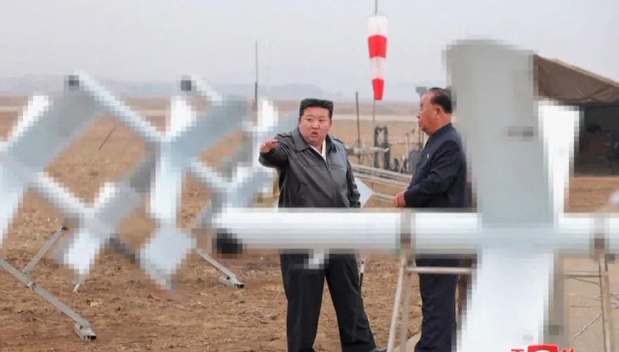 北韓大殺器問世！金正恩視察「自殺無人機」測試　下令大規模生產