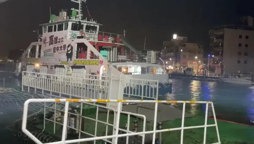 高雄渡輪深夜行駛一半「女乘客突墜海」　救起送醫仍不治