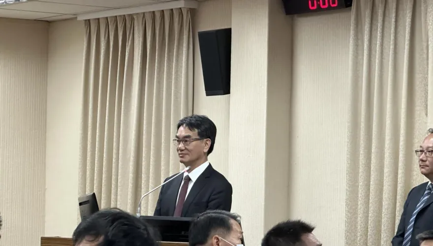 數發部打詐白名單出紕漏遭藍委批　次長林宜敬立院備詢仍笑臉回應