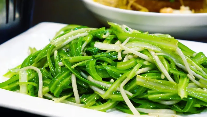 燙青菜不一定最健康！譚敦慈曝「冷鍋冷油炒菜」營養多更多