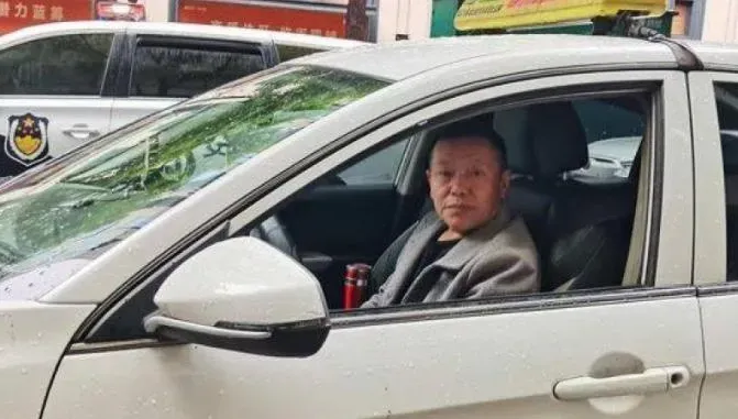 運將接2萬大單…乘客狂催促　下秒自爆趕吃「告別飯」：我殺人了！