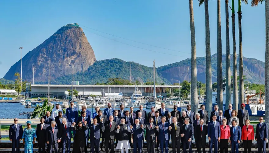 影/拜登沒趕上！G20大合照習近平站中間　美加義領導人遲到未入鏡