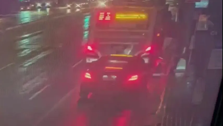 影/台北車站前驚悚車禍！34歲賓士男高速衝撞停等載客公車　重傷急送醫