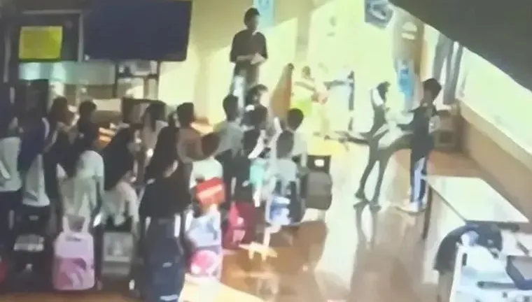 影/天津6歲童不服管教　女教師竟讓全班學生「排隊打他耳光」