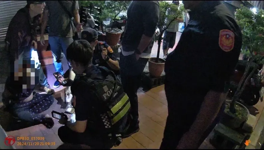 ATM剛領完10萬！歹徒秒衝「暴力搶劫」　落網還囂張嗆：我要告你們