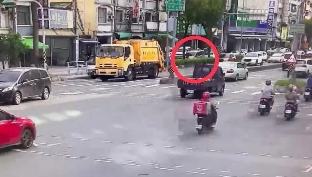 影/酒駕父害6歲寶貝慘死！高雄機車猛撞自小客　女兒「未戴安全帽」重創身亡