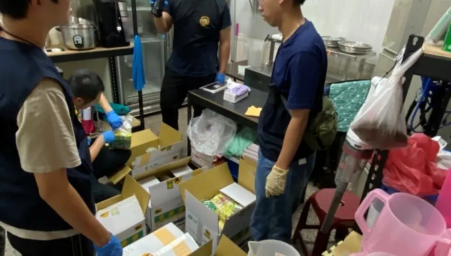 影/高雄手搖店喊「通關密語」買毒茶磚！海巡聯警緝獲市價破10億毒品
