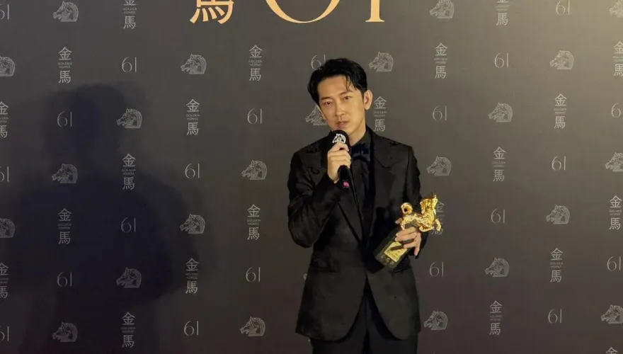 金馬61/施名帥奪男配喊「做兄弟沒在哭的」！甜告白老婆　朱芷瑩台下落淚