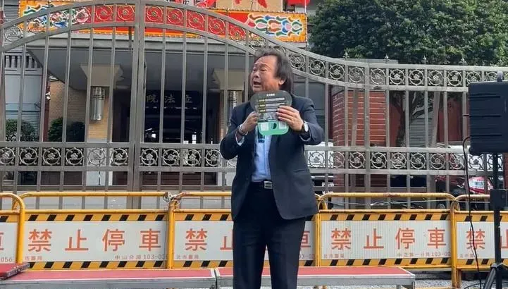 王世堅一同走上街！直言給波波醫看牙「不如我自己拔」