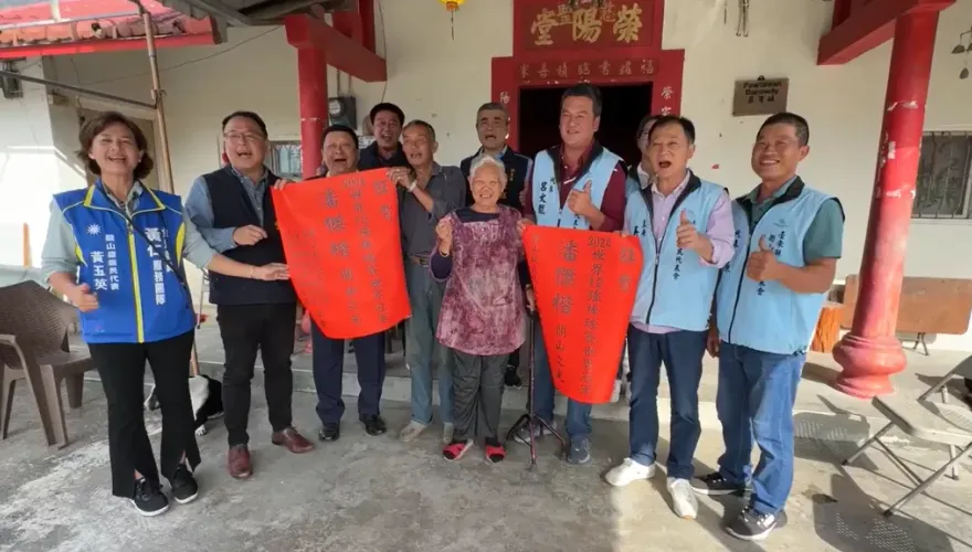 影/潘傑楷撲壘助奪冠！父喊借錢栽培值得了　86歲嬤不捨他受傷