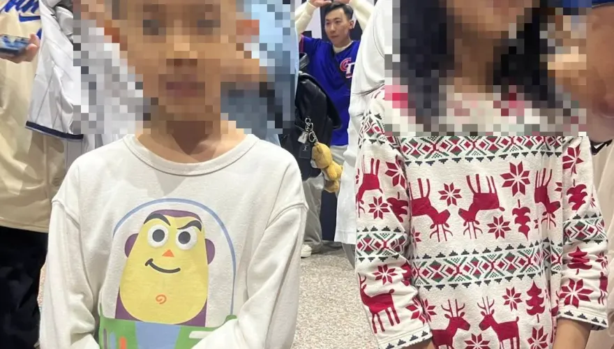 中華隊奪冠返台！「球場寫作業姊弟」也現身接機