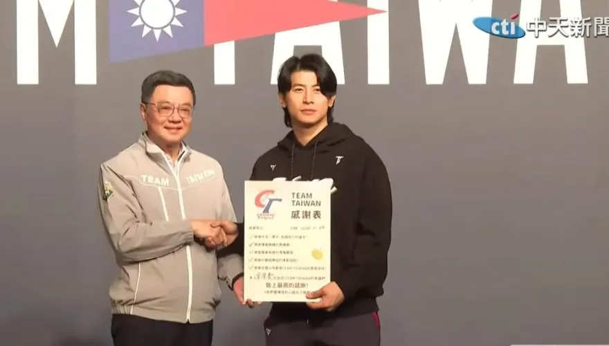 卓榮泰宴請12強冠軍中華隊送感謝卡　願拍成電影傳頌
