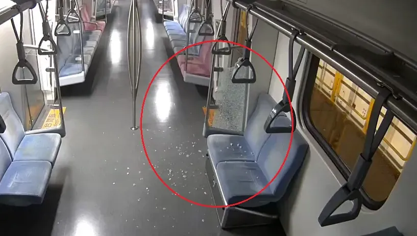 影/七堵台鐵區間車「玻璃突爆裂」炸滿地　驚悚畫面流出